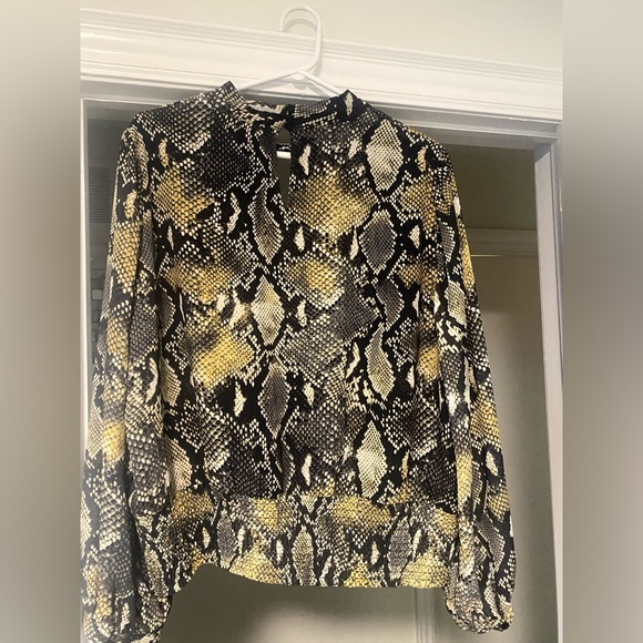 Melanie Lynne snake print top - Picture 4 of 5